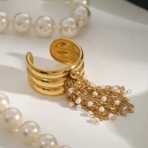 Gold Chai  Ring Q319